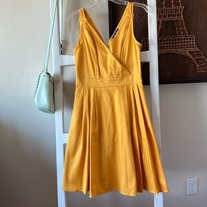 It has pockets!
